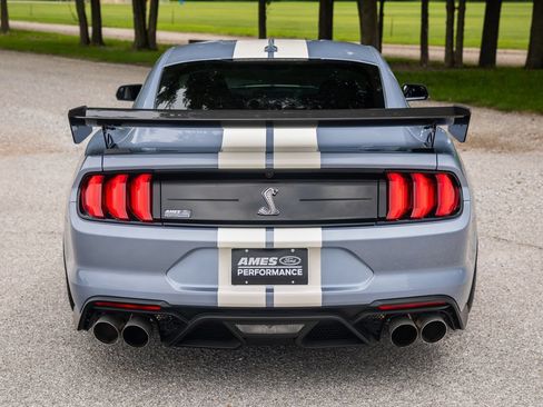 Used 2022 Ford Mustang Shelby GT500 w/ Carbon Fiber Track Pack RWD image 8