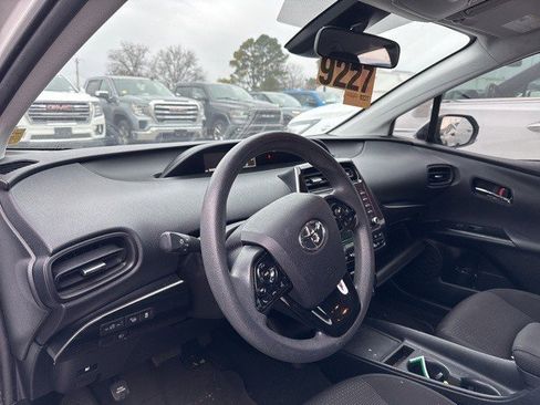 Used 2022 Toyota Prius LE image 14