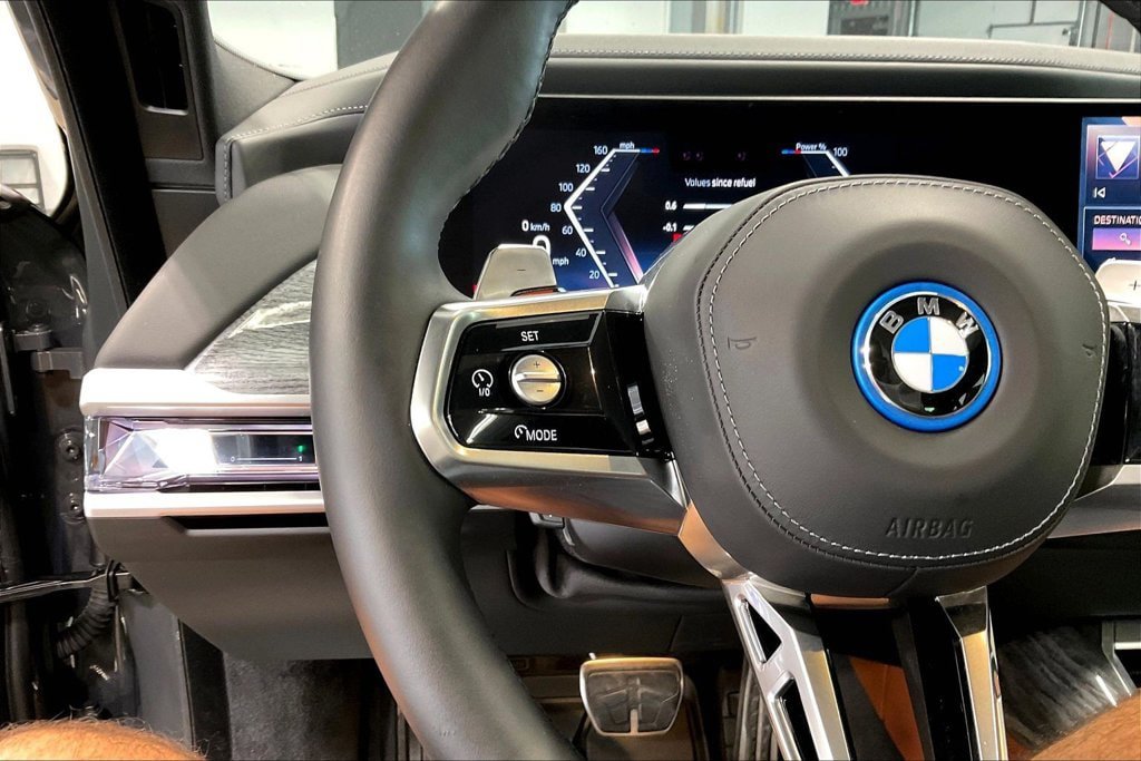 Used 2026 BMW 750e xDrive AWD/4WD image 12