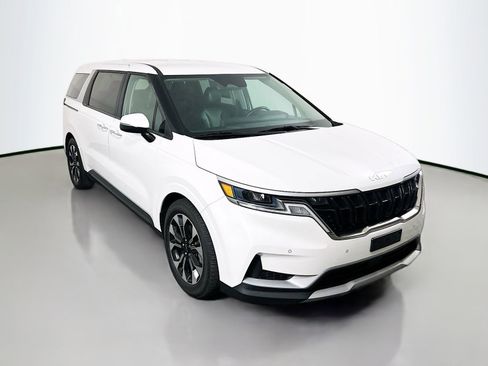 Used 2023 Kia Carnival EX FWD image 1