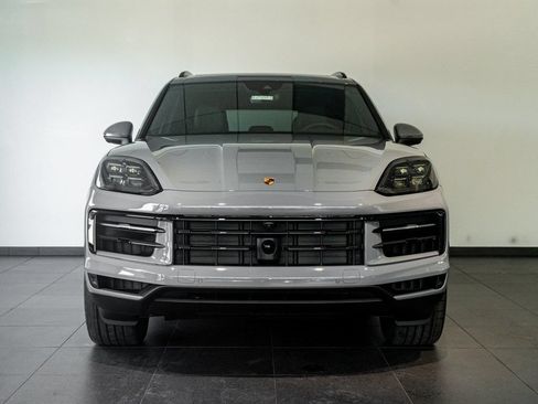 Certified 2025 Porsche Cayenne AWD/4WD image 10