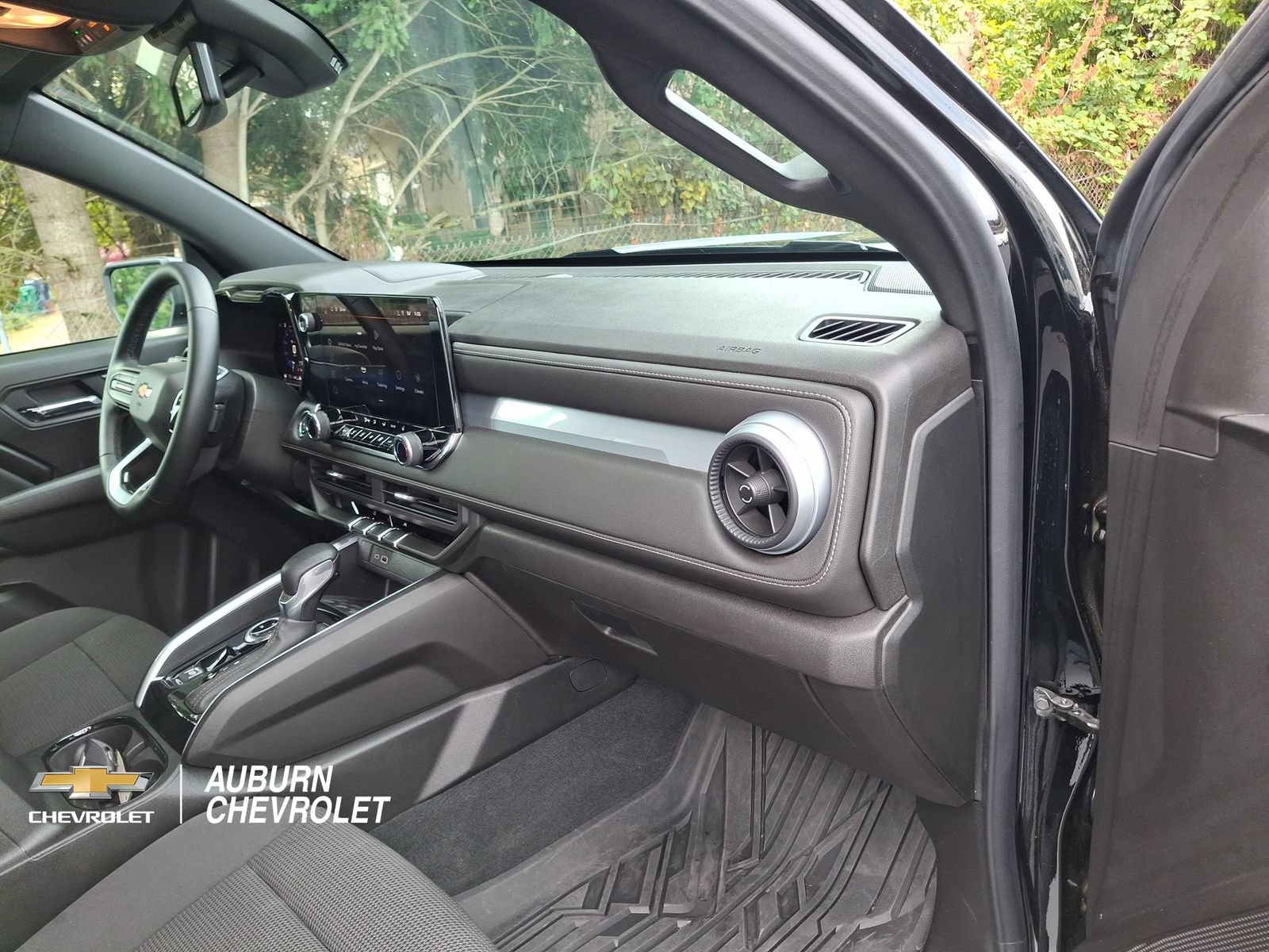 Used 2025 Chevrolet Colorado LT w/ Advanced Trailering Package AWD/4WD image 22