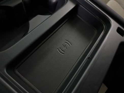 Used 2023 Land Rover Defender 110 SE image 36