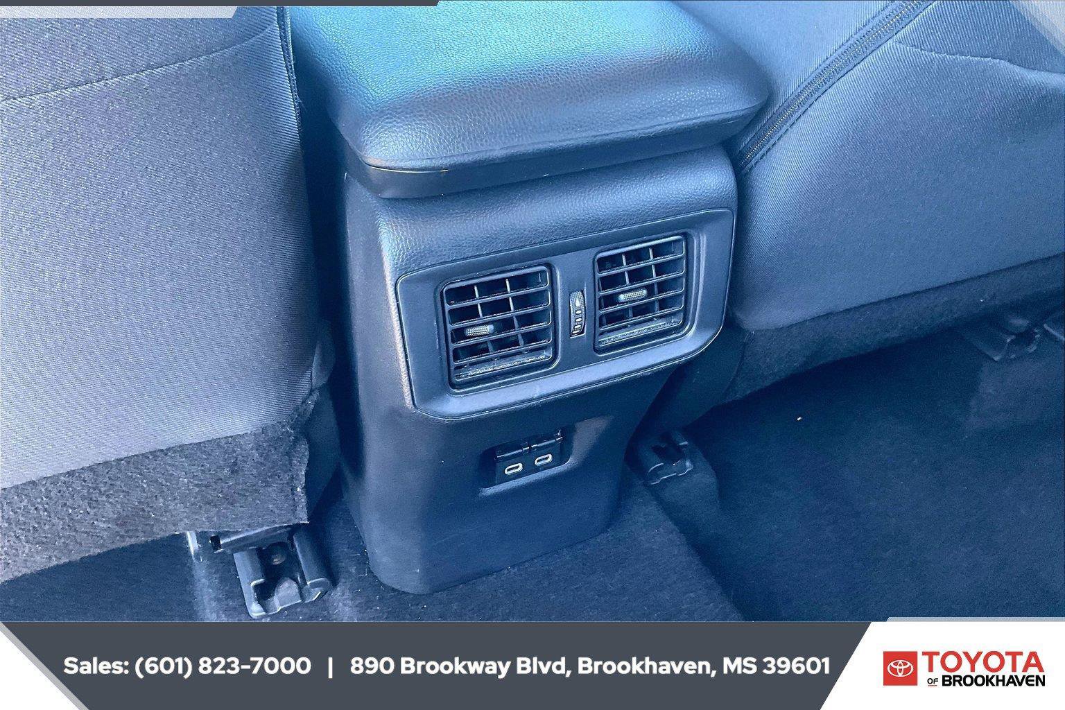 Used 2024 Toyota RAV4 XLE FWD image 25