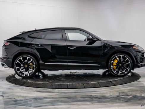 Used 2022 Lamborghini Urus AWD/4WD image 19