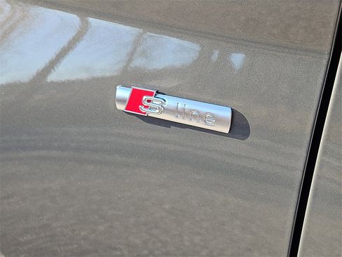 Certified 2025 Audi Q5 2.0T Premium Plus image 13