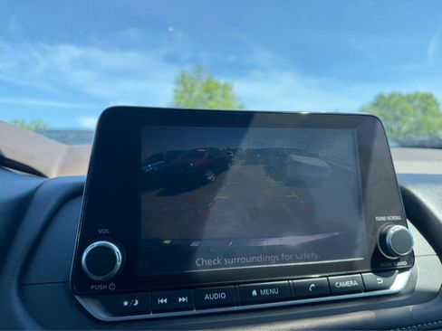 Used 2023 Nissan Rogue S AWD/4WD image 19