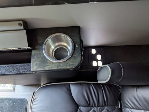 Used 2017 Mercedes-Benz Sprinter 2500 image 40