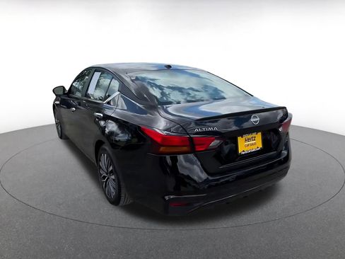 Used 2025 Nissan Altima 2.5 SV FWD image 11