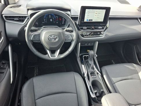 Used 2023 Toyota Corolla Cross XLE image 11