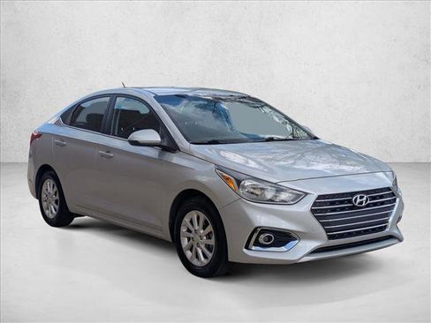 Used 2022 Hyundai Accent SEL image 3