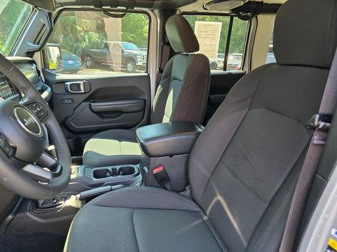 Used 2023 Jeep Wrangler Unlimited AWD/4WD image 12