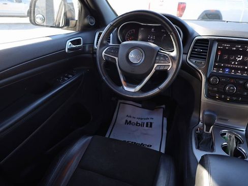 Used 2018 Jeep Grand Cherokee Altitude image 19