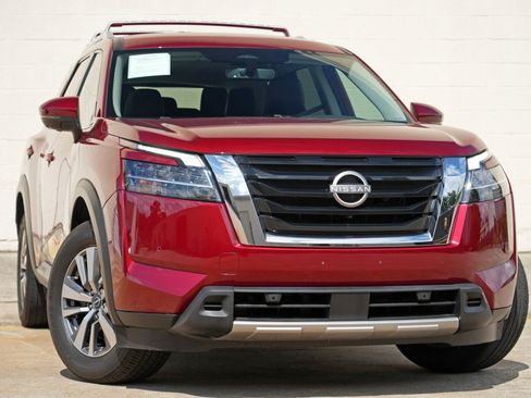 Used 2023 Nissan Pathfinder SL FWD image 2