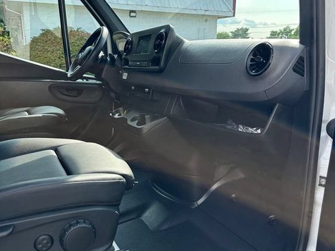 Used 2023 Mercedes-Benz Sprinter 2500 image 28