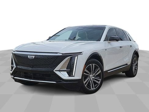 Certified 2024 Cadillac Lyriq Luxury w/ LPO, Floor Liner Package image 4