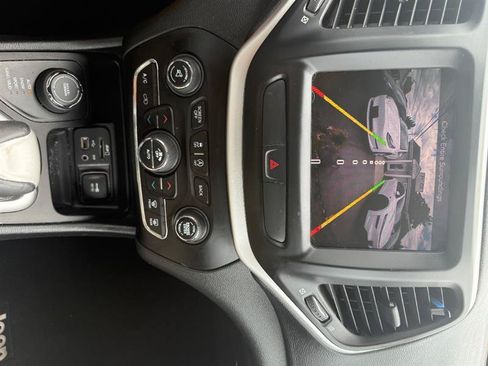 Used 2016 Jeep Cherokee Limited AWD/4WD image 16