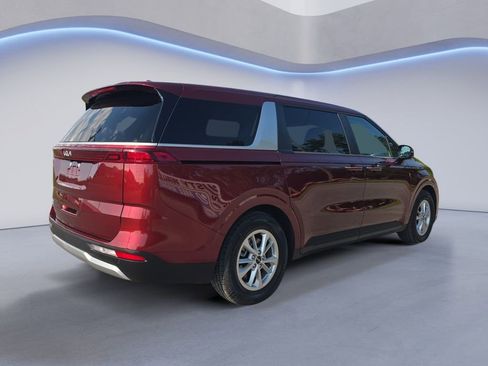 Used 2024 Kia Carnival LX FWD image 6