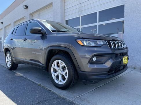 Used 2024 Jeep Compass Latitude image 10