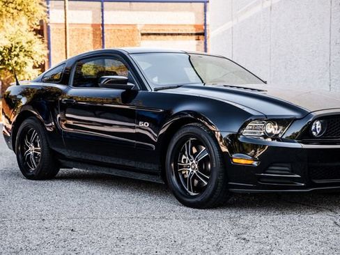 Used 2013 Ford Mustang GT Premium image 57