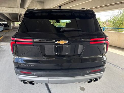 Used 2025 Chevrolet Traverse LT FWD image 19