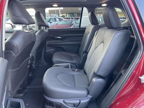 Used 2025 Toyota Grand Highlander AWD Hybrid image 3