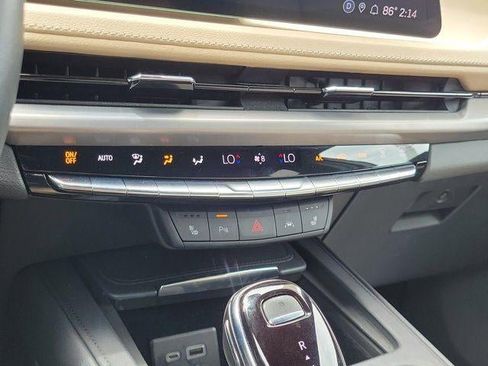 Certified 2024 Cadillac XT4 Luxury w/ Cold Weather Package FWD image 27