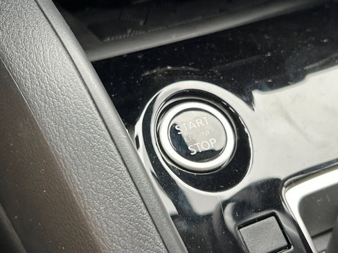 New 2025 Nissan Versa SR w/ Trunk Package image 18