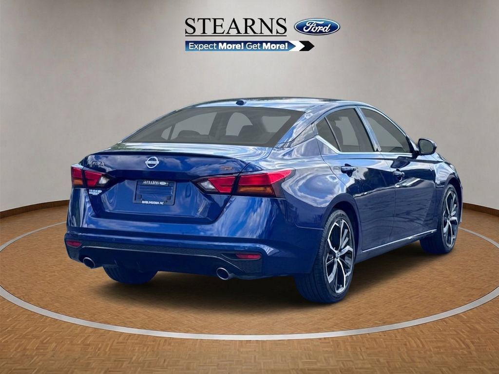 Used 2024 Nissan Altima 2.5 SR FWD image 14