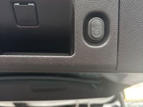 Used 2019 GMC Yukon XL SLT image 35