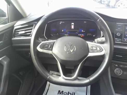 Used 2024 Volkswagen Jetta SE FWD image 21