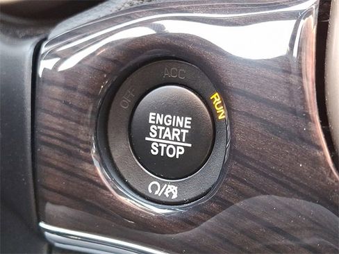 Used 2017 Jeep Grand Cherokee Overland image 26