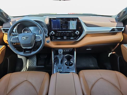 Used 2022 Toyota Highlander Platinum AWD/4WD image 9