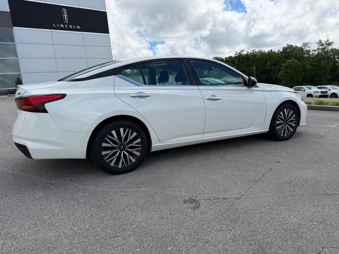 Used 2024 Nissan Altima 2.5 SV FWD image 18
