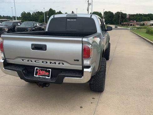 Used 2022 Toyota Tacoma TRD Off-Road AWD/4WD image 8