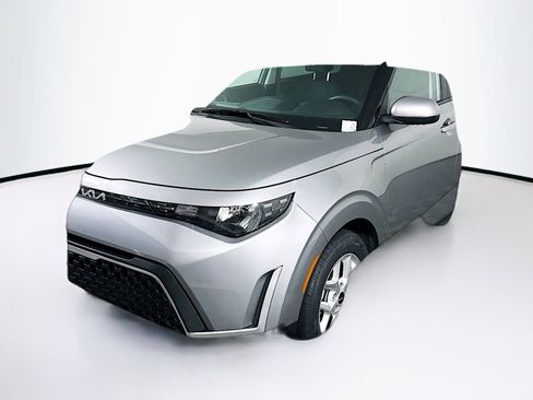 Used 2025 Kia Soul LX w/ LX Technology Package FWD image 3