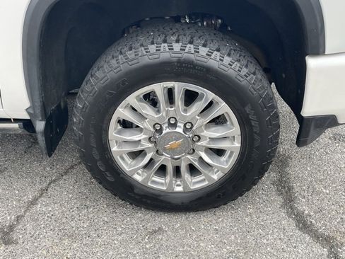 Used 2022 Chevrolet Silverado 2500 High Country w/ Technology Package image 9