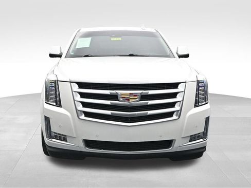 Used 2018 Cadillac Escalade Luxury AWD/4WD image 8
