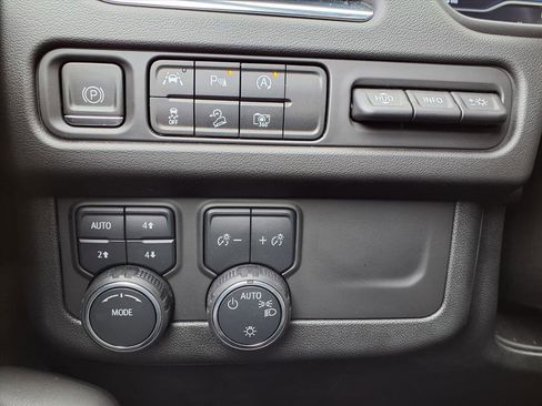 Used 2024 Chevrolet Tahoe Premier image 21