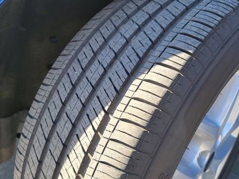 Used 2024 Ford Edge SEL image 11