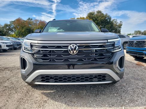 New 2026 Volkswagen Atlas Peak Edition image 3