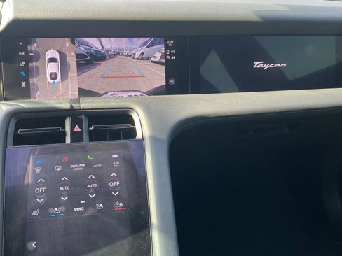 Used 2022 Porsche Taycan image 14