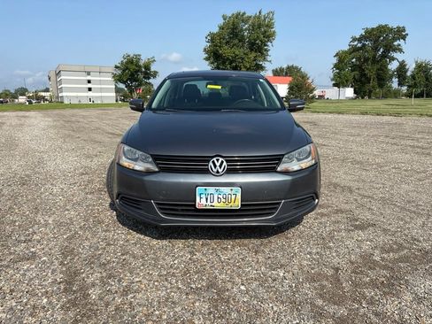 Used 2013 Volkswagen Jetta SE FWD image 2