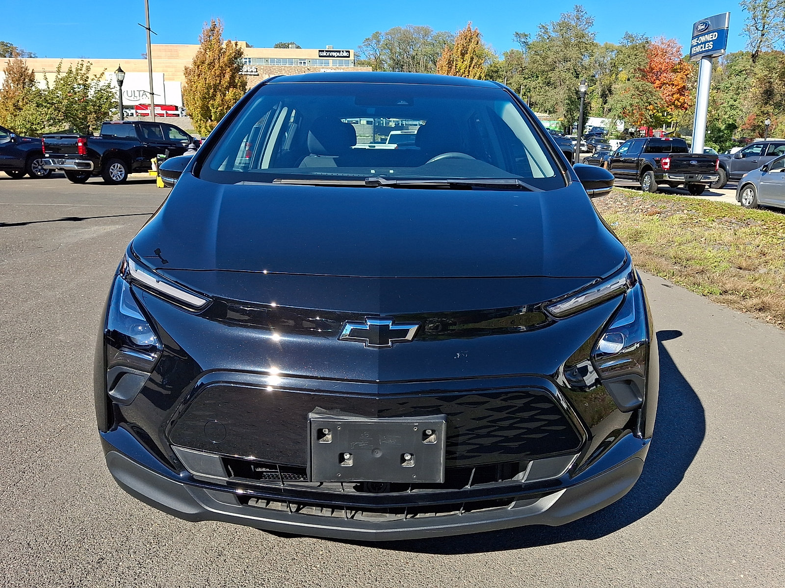 Used 2023 Chevrolet Bolt LT FWD image 2