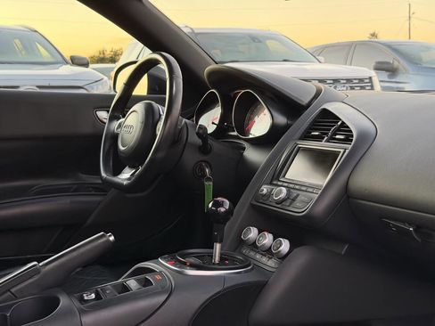 Used 2011 Audi R8 V8 image 38