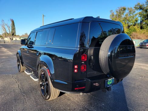 Used 2023 Land Rover Defender 130 X-Dynamic SE image 10