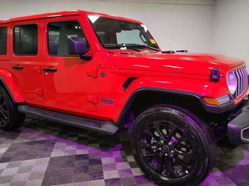 Used 2025 Jeep Wrangler Unlimited Sahara AWD/4WD image 25