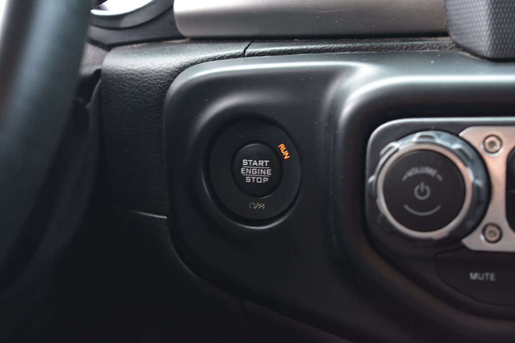 Used 2020 Jeep Wrangler Unlimited Sahara AWD/4WD image 38