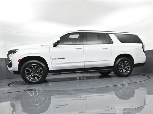 Used 2022 Chevrolet Suburban Z71 w/ Luxury Package AWD/4WD image 39