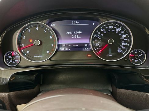 Used 2016 Volkswagen Touareg Sport image 18